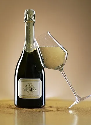 Игристая весна на Бауманской: баттл «Усадьбы Перовских» и Cuvee de Vitmer