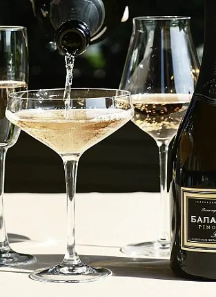 Мастер-класс по сабражу на 1-й Брестской в Москве